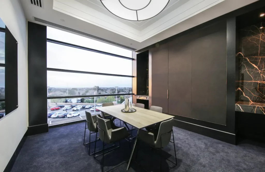 Musk Room 6 Person Meeting Room