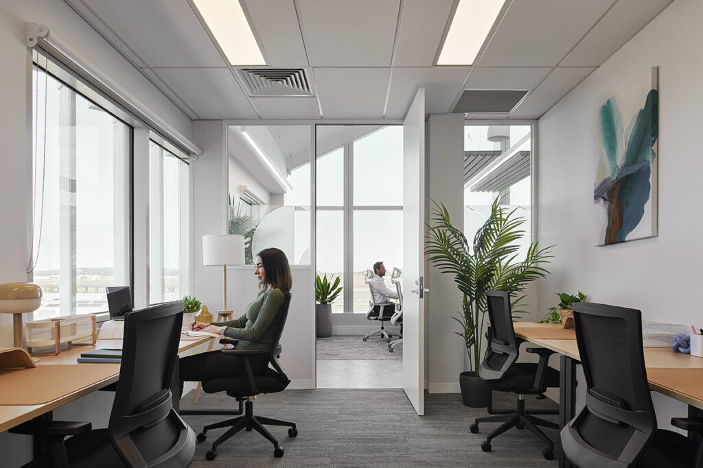 Waterman Merrifield Coworking Centre 拥有自然采光的高级私人办公套间