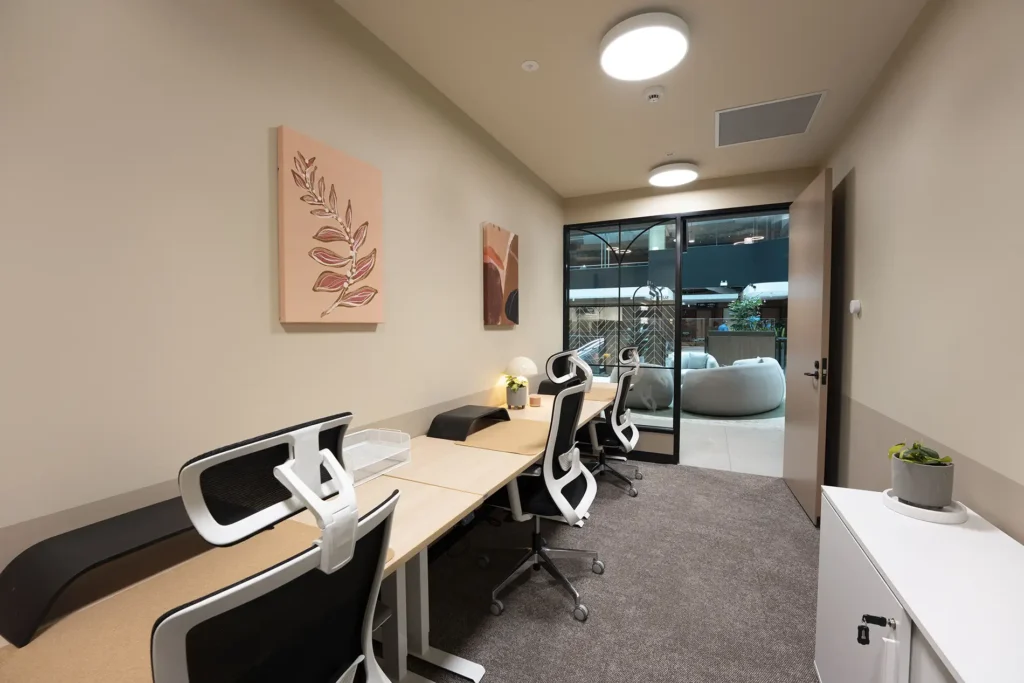 Collins St Suite 17