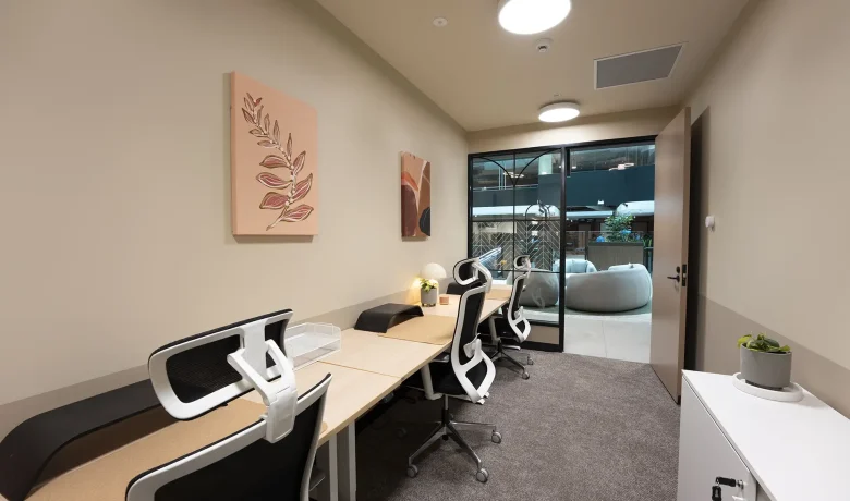 Collins St Suite 17
