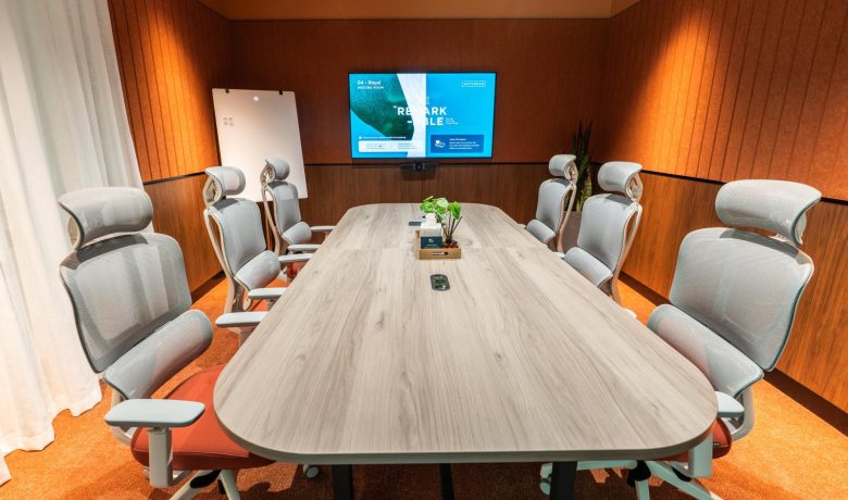 Premium 6 Person Meeting Room Hire Melbourne CBD Royal Meeting Room